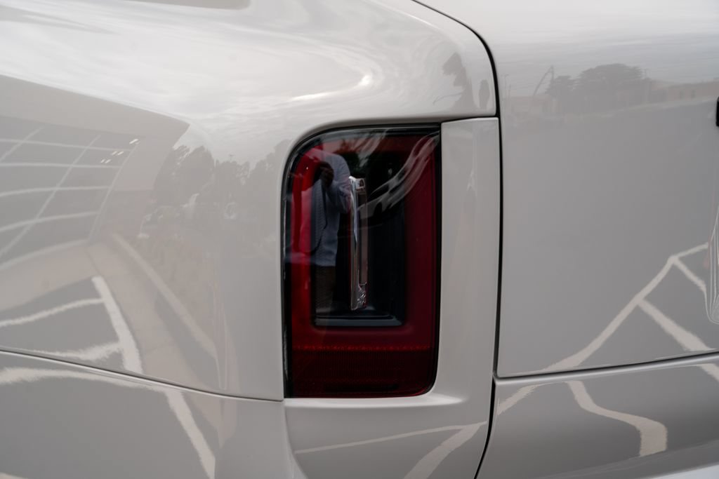 Used 2025 Rolls-Royce Cullinan AWD/4WD image 18