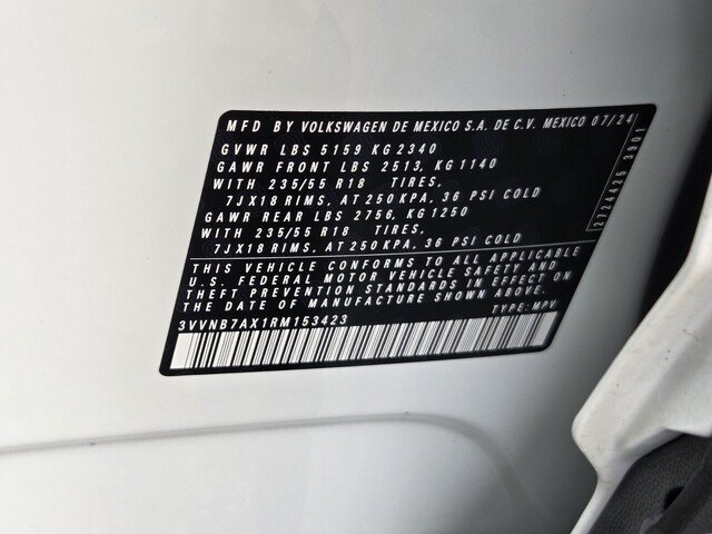 Used 2024 Volkswagen Tiguan SE w/ Panoramic Sunroof Package FWD image 10