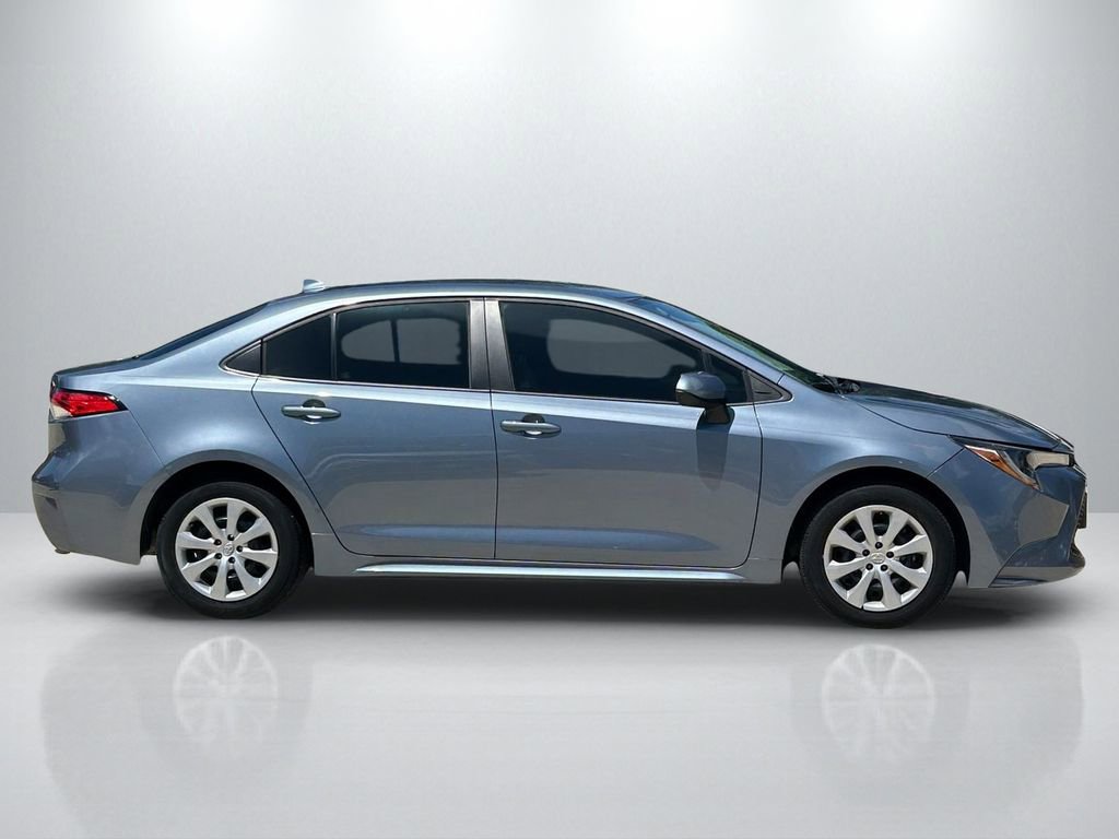 Used 2022 Toyota Corolla LE FWD image 4