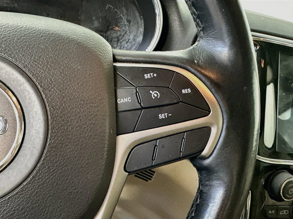 Used 2020 Jeep Grand Cherokee Limited AWD/4WD image 25