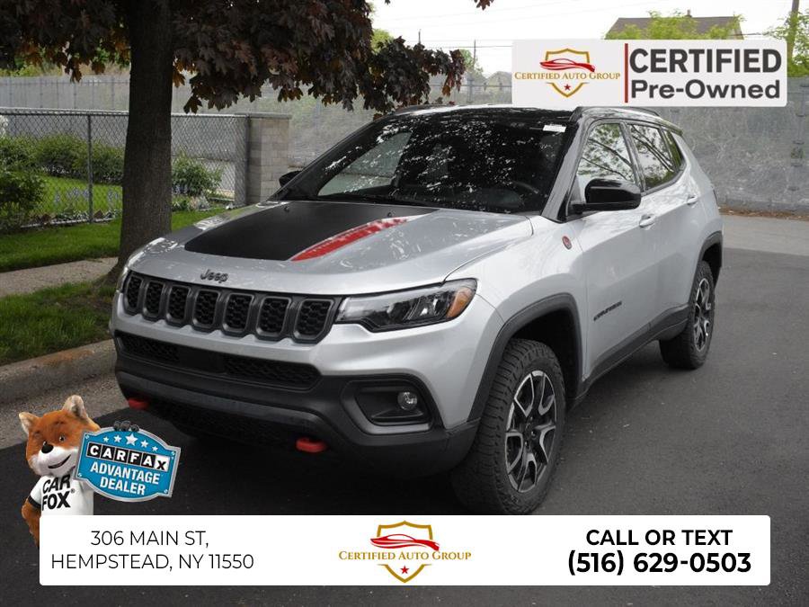 Used 2025 Jeep Compass Trailhawk AWD/4WD image 1