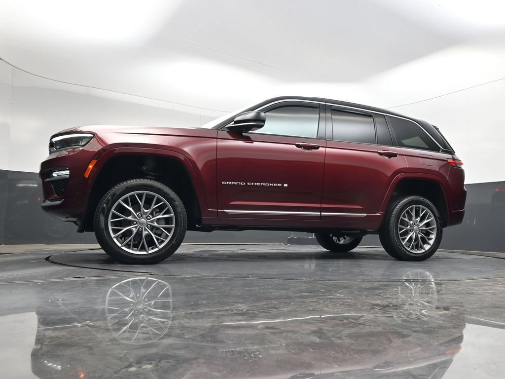 Used 2024 Jeep Grand Cherokee Summit AWD/4WD image 36