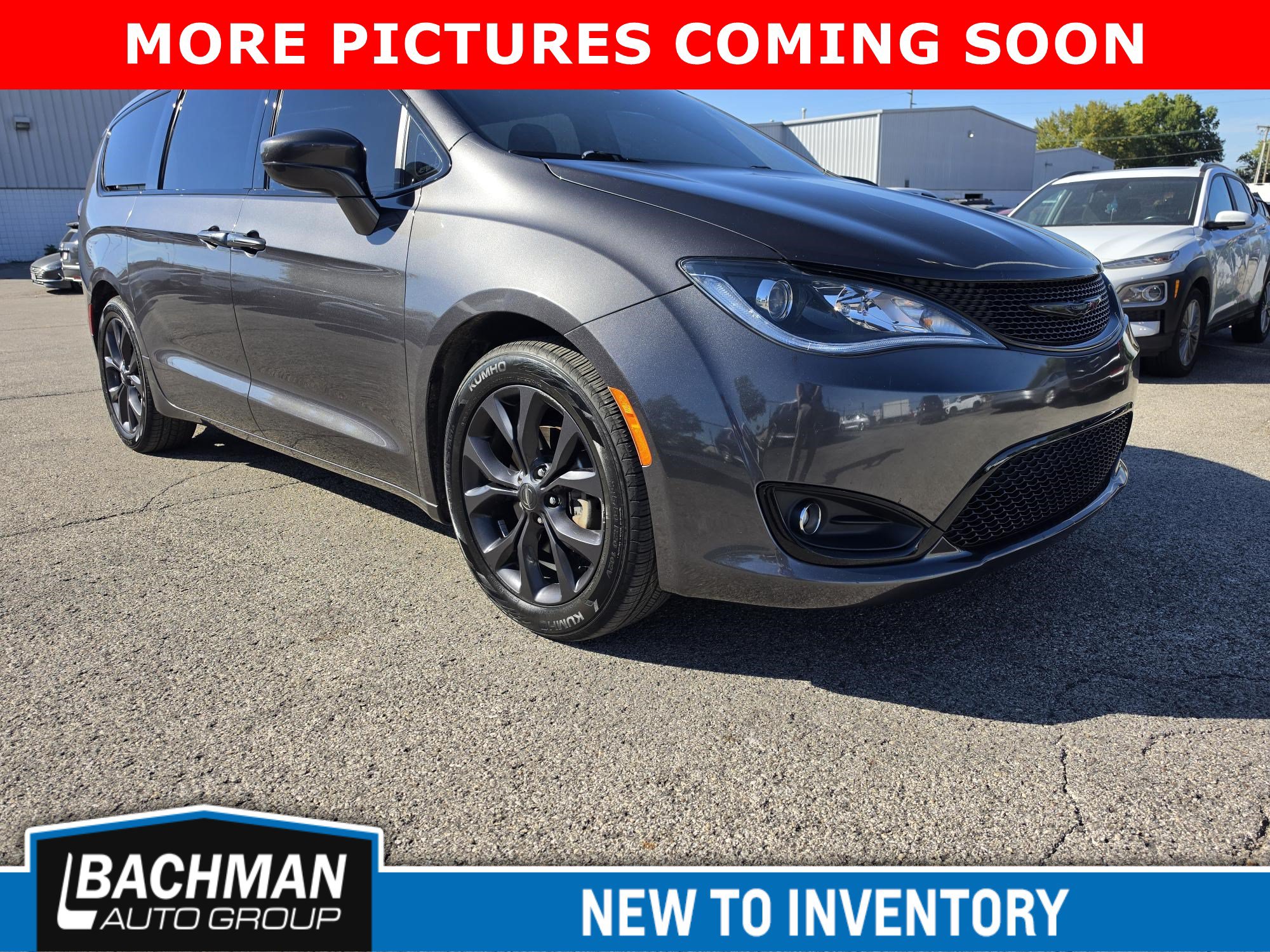 Used 2018 Chrysler Pacifica Touring Plus w/ S Appearance Package FWD image 1