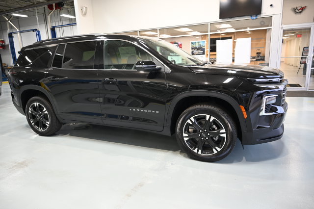 New 2027 Chevrolet Traverse LT w/ LPO, Floor Liner Package FWD image 4