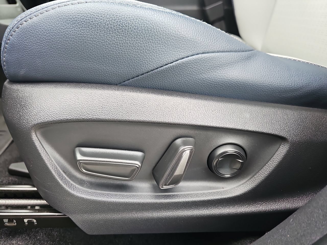 Certified 2023 Subaru Solterra AWD image 35
