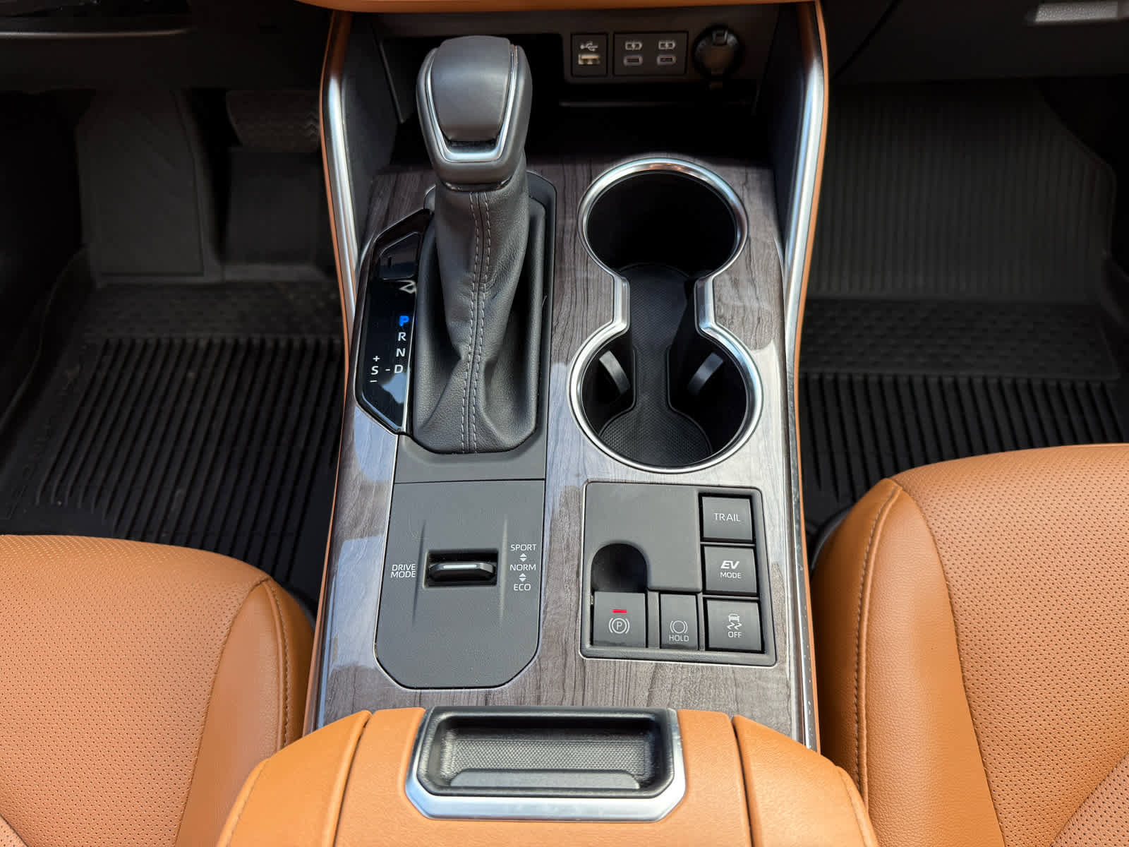 Used 2024 Toyota Highlander Platinum image 15