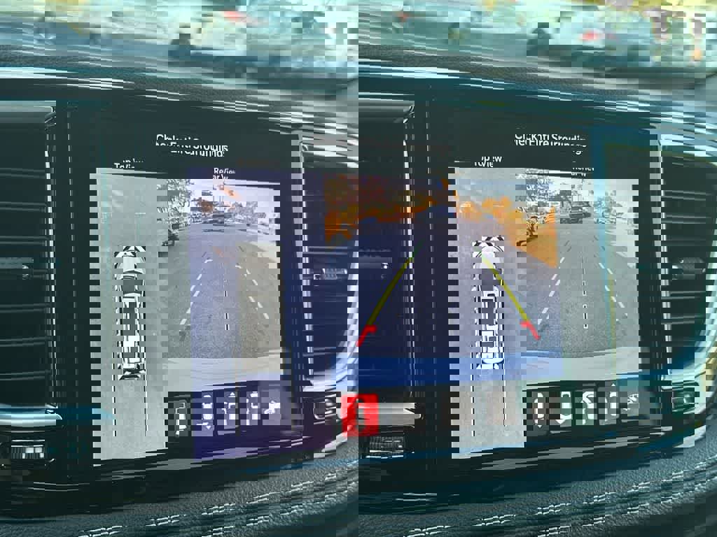 Used 2024 Chrysler Pacifica Premium image 19