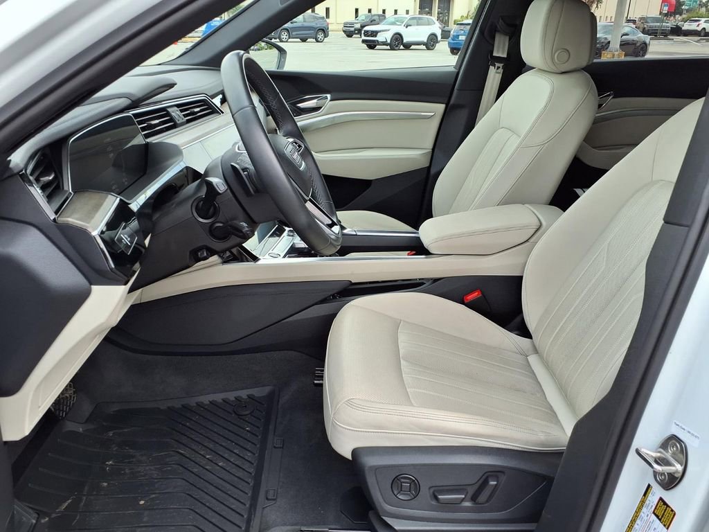 Used 2024 Audi Q8 e-tron Premium Plus w/ Premium Plus Package AWD/4WD image 24