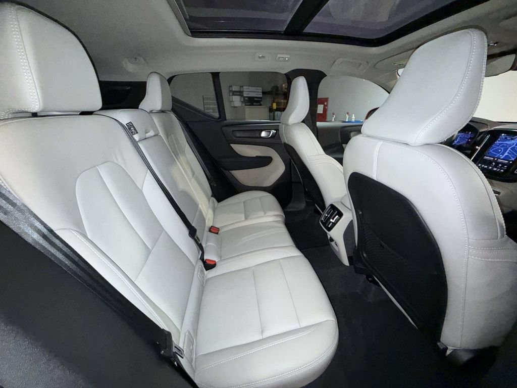 Certified 2024 Volvo XC40 B5 Ultimate w/ Protection Package Premier AWD/4WD image 14