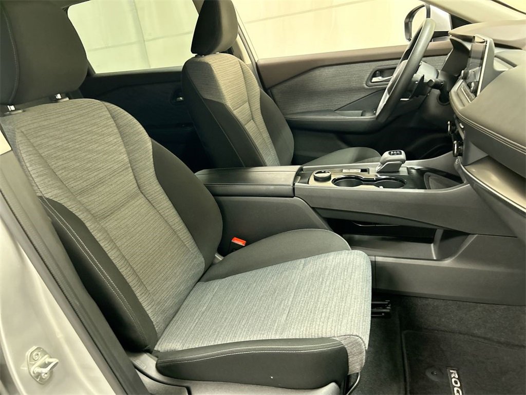 Used 2023 Nissan Rogue SV image 15