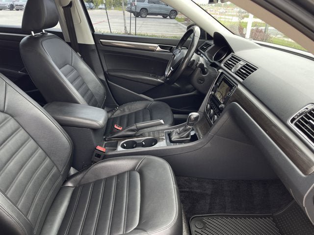 Used 2017 Volkswagen Passat 3.6 SEL Premium FWD image 22