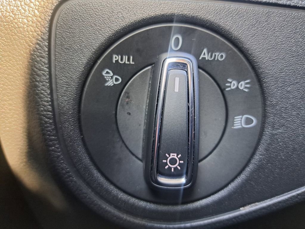 Used 2021 Volkswagen Atlas SE image 13