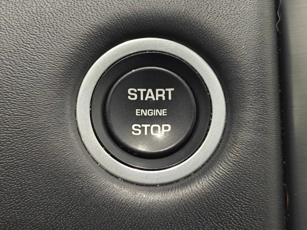 Used 2020 Land Rover Discovery HSE Luxury image 17