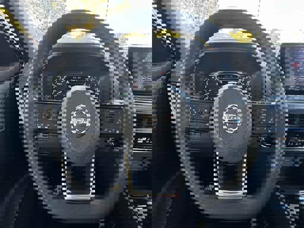 Used 2023 Nissan Rogue SV image 15