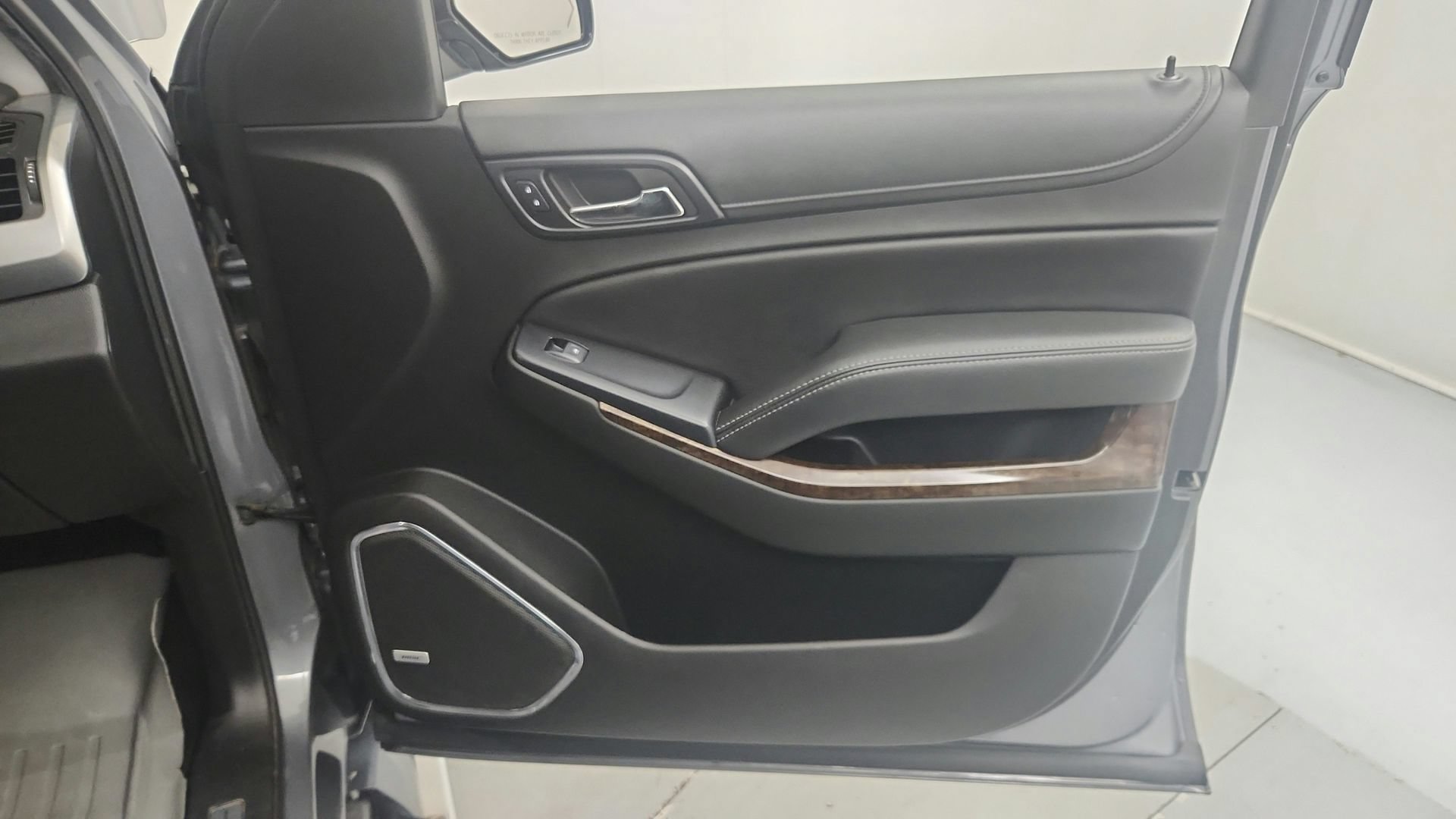 Used 2018 Chevrolet Tahoe LT w/ LT Signature Package AWD/4WD image 29
