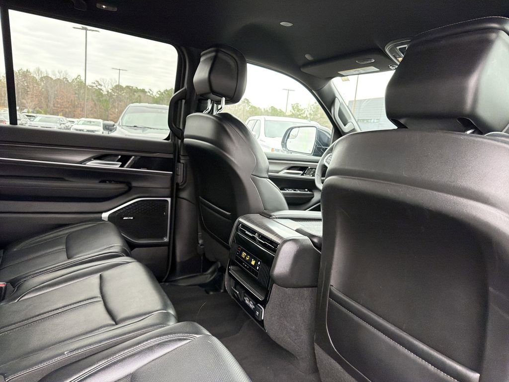 Used 2024 Jeep Wagoneer L Series II w/ Flexible Seating Group image 16