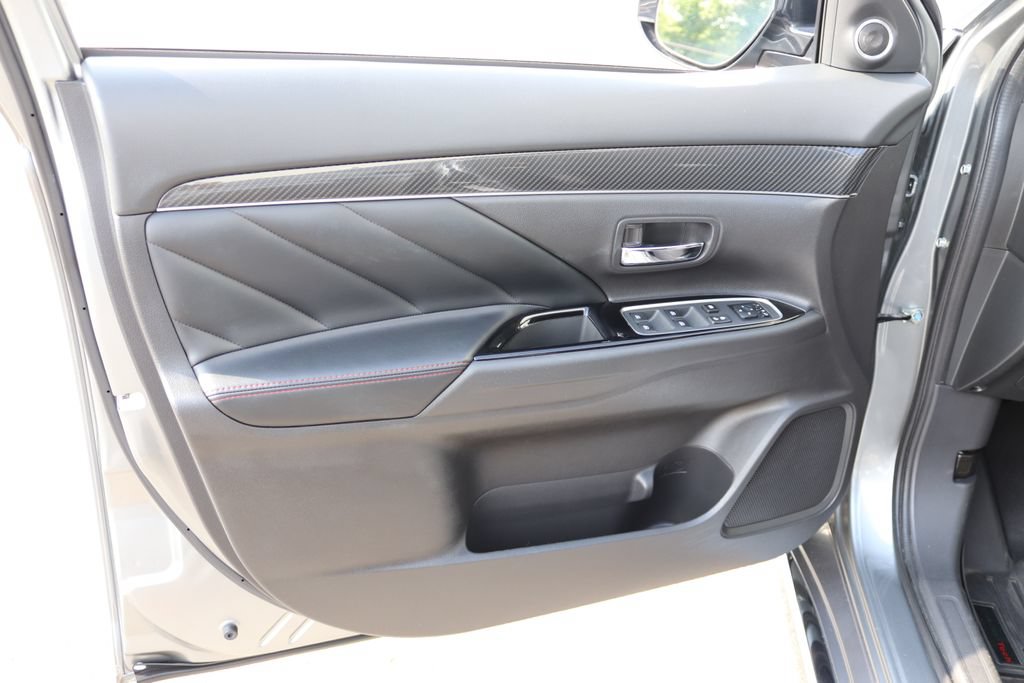 Used 2021 Mitsubishi Outlander LE AWD/4WD image 32