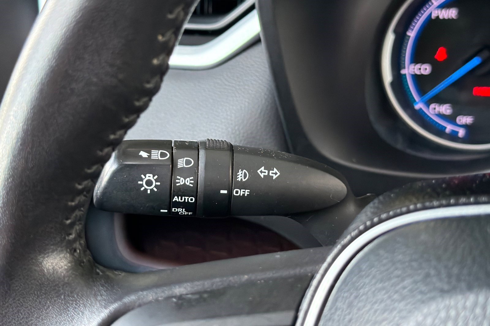 Used 2019 Toyota RAV4 Limited image 32