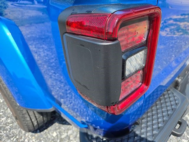 Used 2023 Jeep Gladiator Overland AWD/4WD image 12