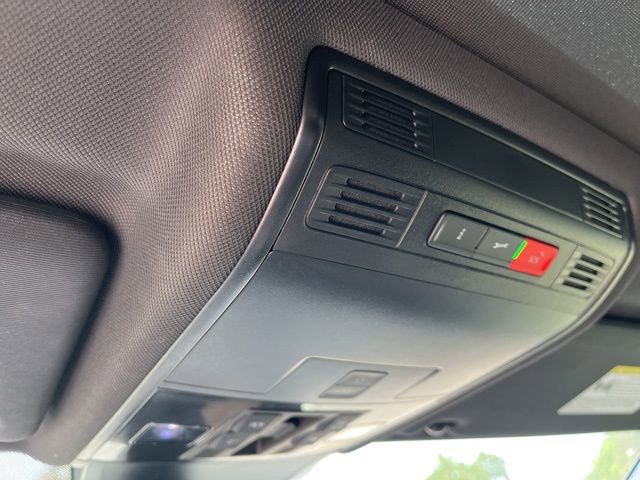 Used 2022 Volkswagen Tiguan SEL R-Line image 30