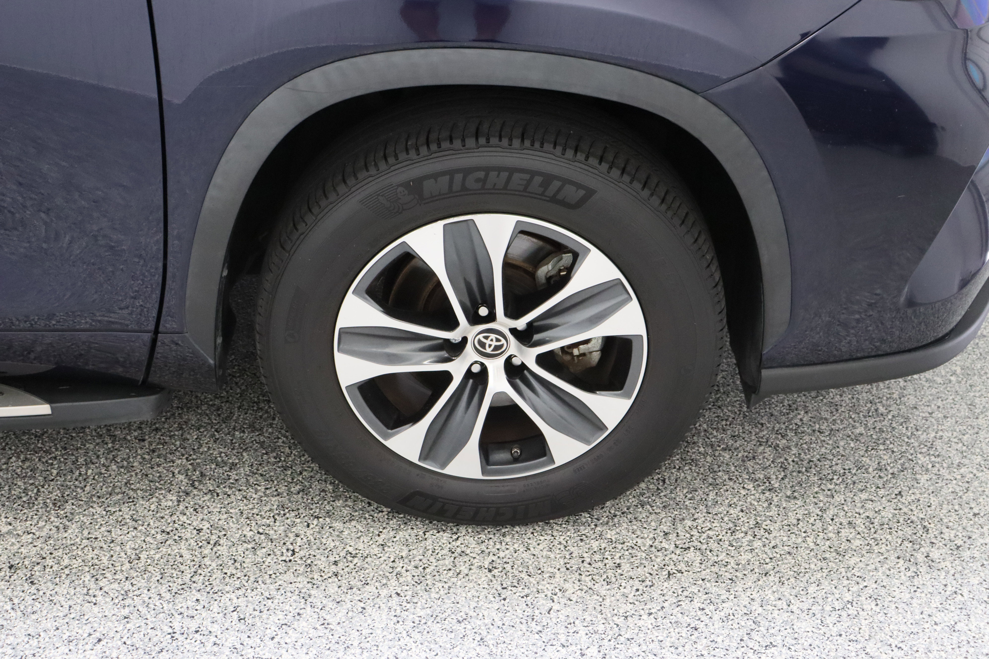 Used 2023 Toyota Highlander XLE image 5