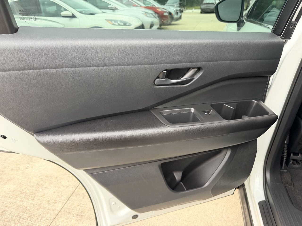 Used 2025 Nissan Pathfinder S FWD image 15