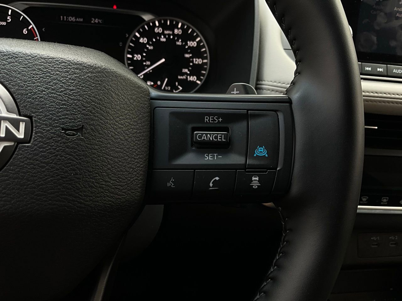 Used 2025 Nissan Rogue SV image 34