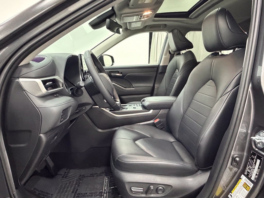 Used 2021 Toyota Highlander XLE FWD image 10