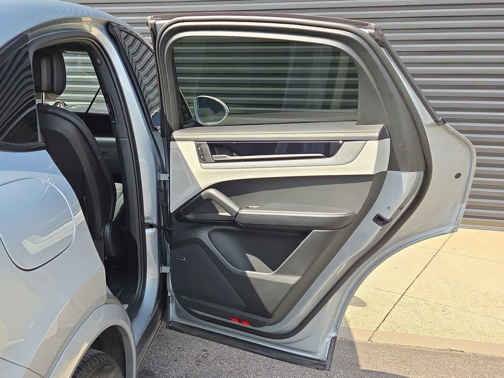 Certified 2025 Porsche Cayenne E-Hybrid Coupe image 22