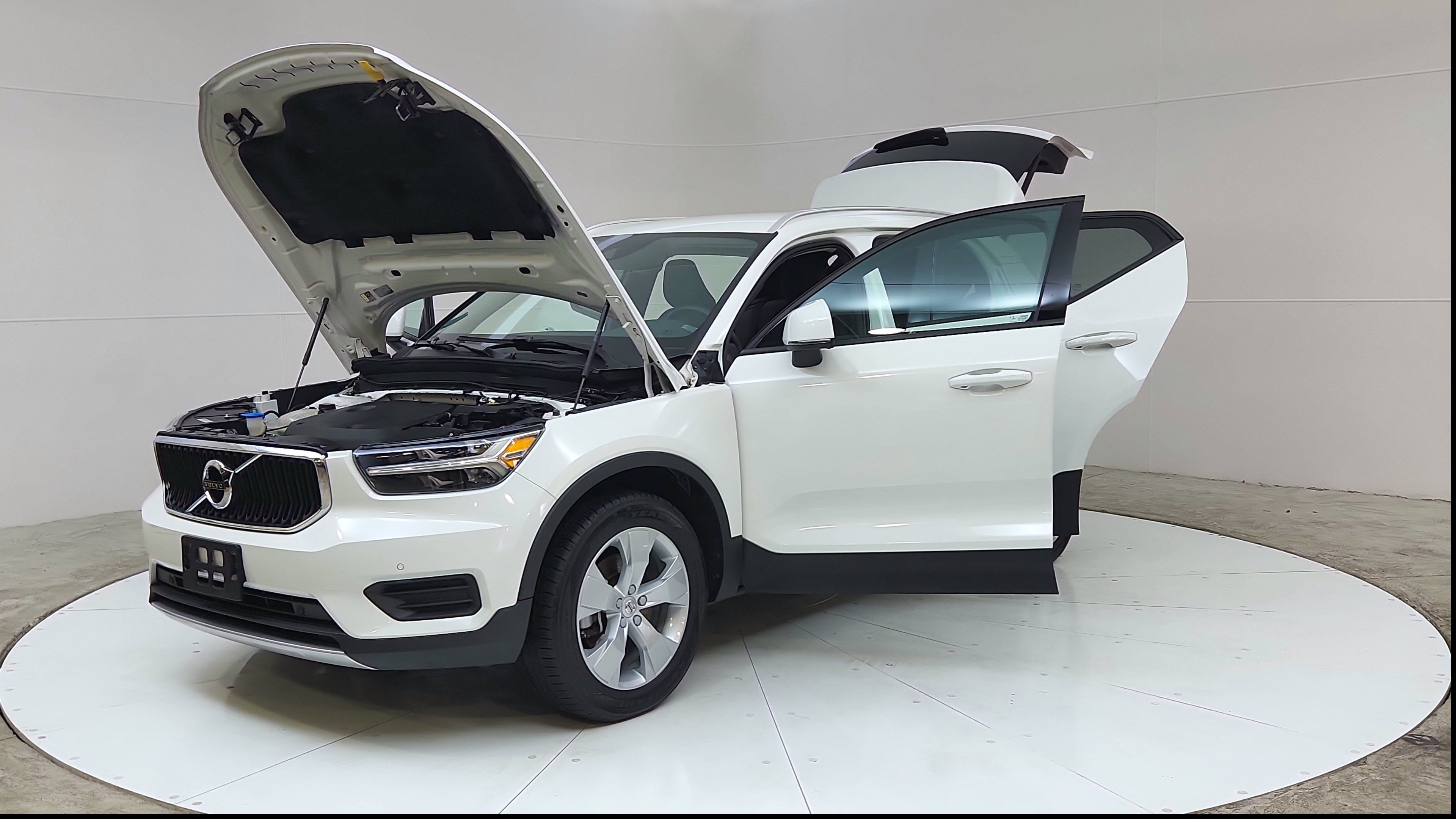 Used 2020 Volvo XC40 T4 Momentum FWD image 10