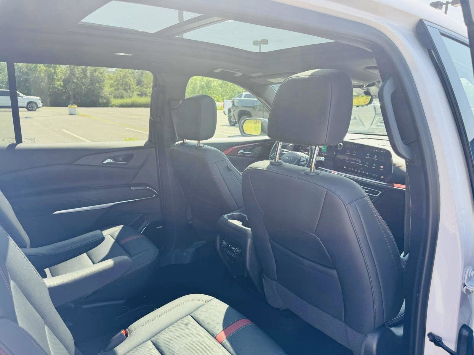 Used 2024 Chevrolet Traverse RS image 35