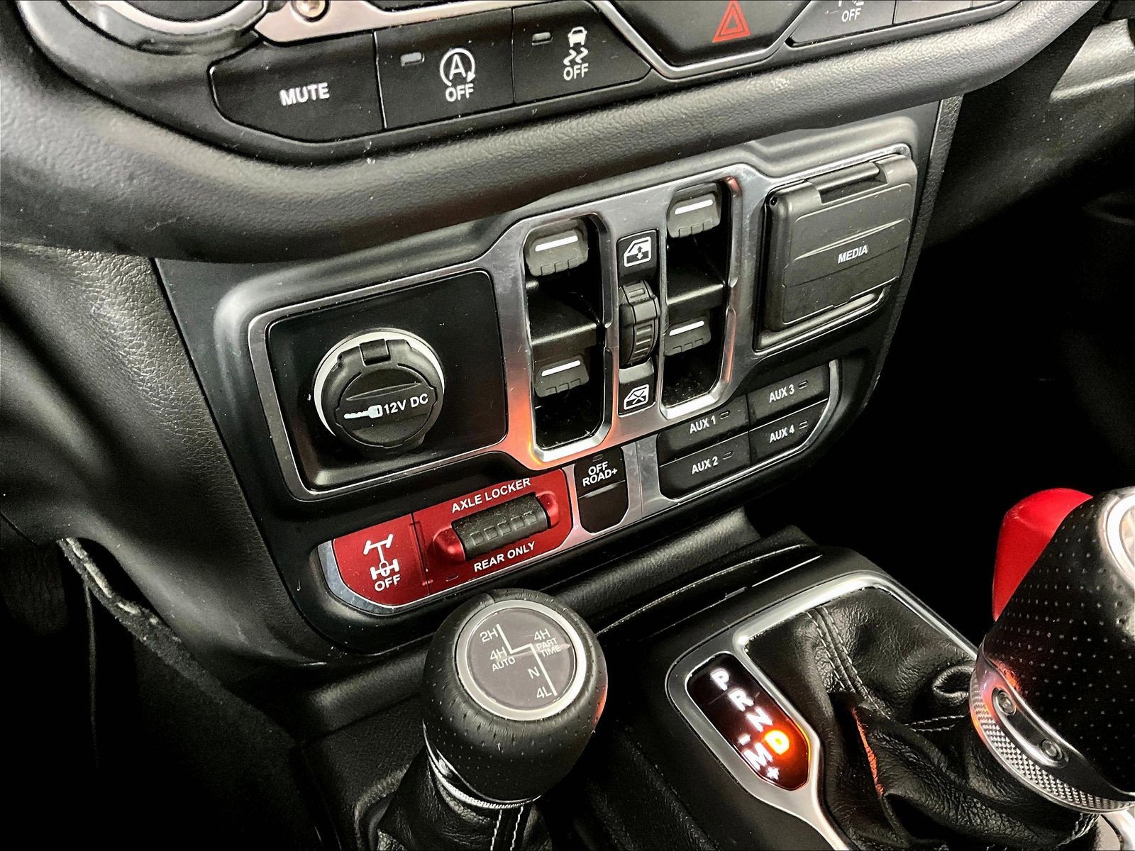 Used 2024 Jeep Gladiator Mojave AWD/4WD image 13