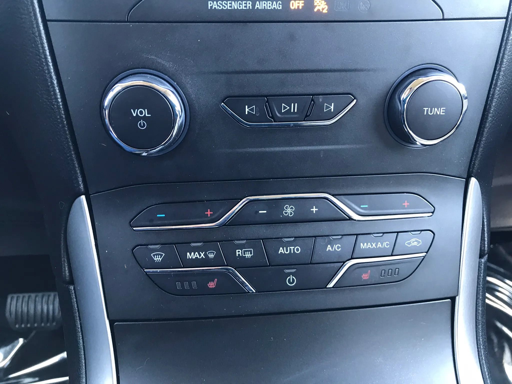 Used 2020 Ford Edge SEL w/ Cold Weather Package image 30