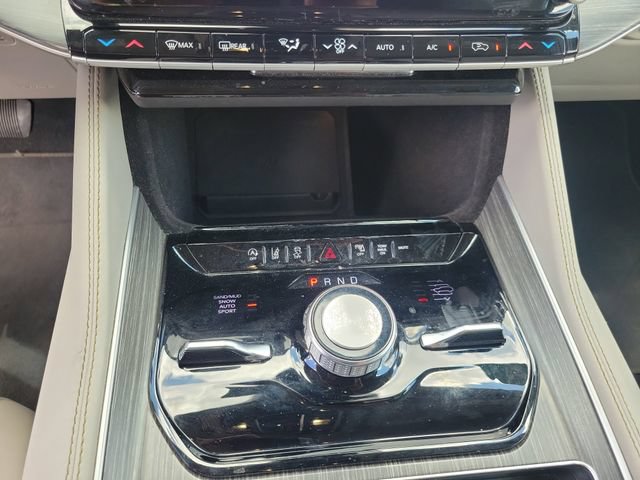 Used 2024 Jeep Wagoneer Series III AWD/4WD image 37