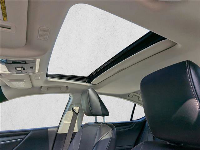 Certified 2025 Lexus ES 300h w/ Premium Package image 15