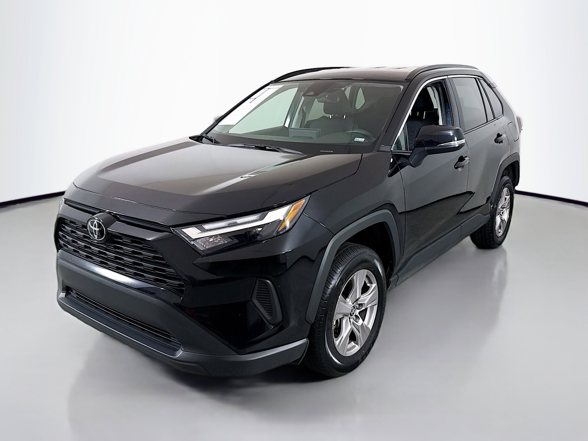 Used 2025 Toyota RAV4 XLE image 3