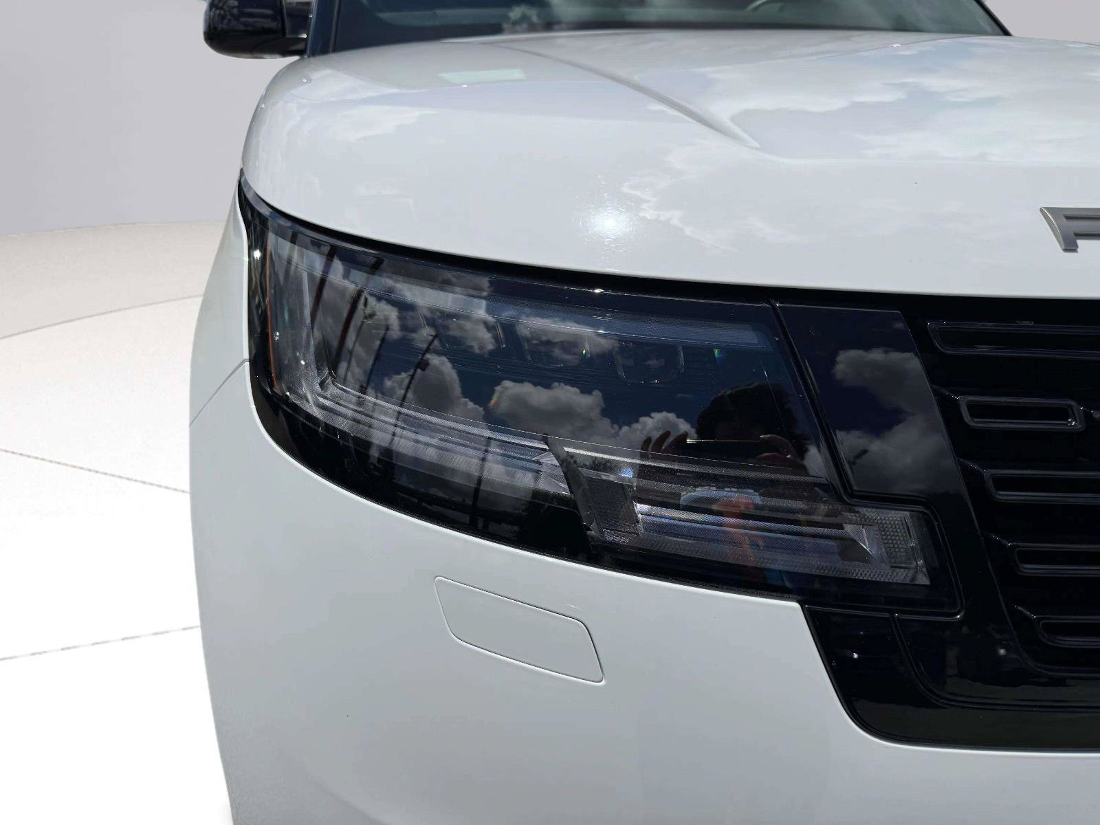 Used 2024 Land Rover Range Rover SE AWD/4WD image 11