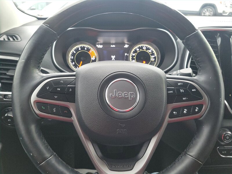 Used 2019 Jeep Cherokee Overland w/ Technology Group image 16