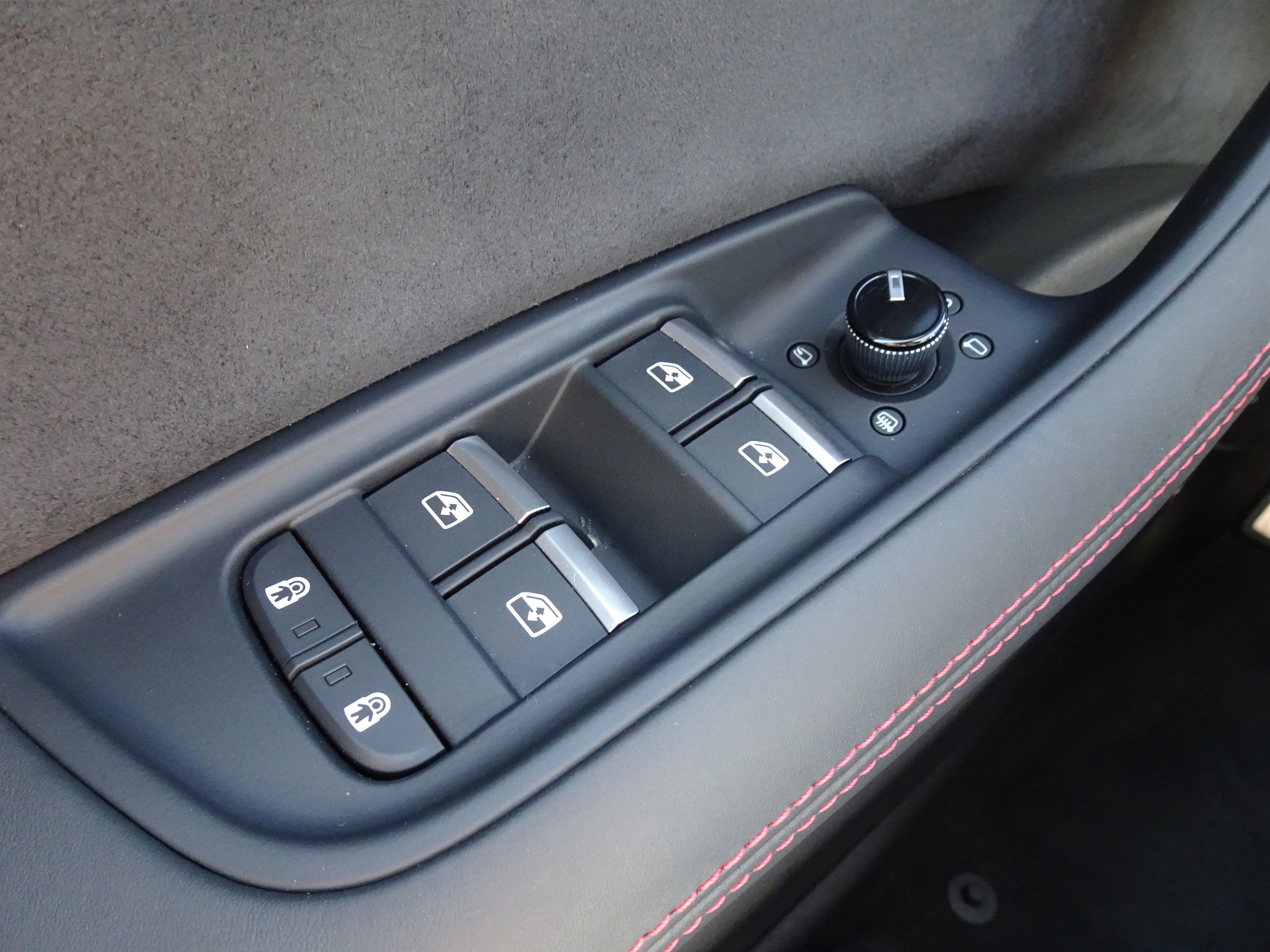 Certified 2023 Audi RS Q8 w/ Black Optic Package image 16