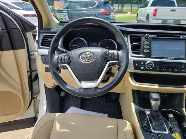 Certified 2017 Toyota Highlander XLE FWD image 33