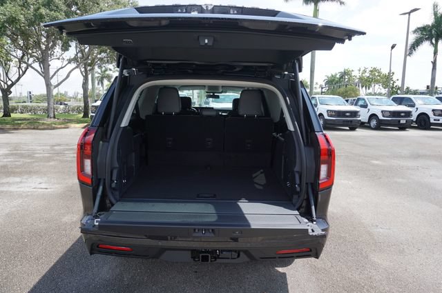 New 2027 Ford Expedition Max Active RWD image 16