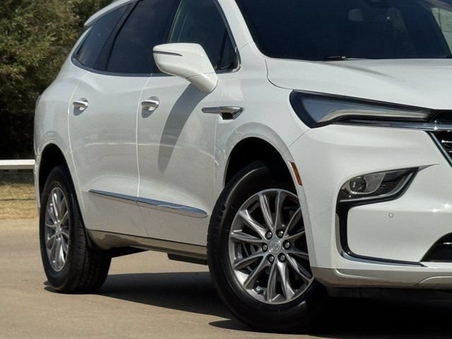 Used 2022 Buick Enclave Essence FWD image 3