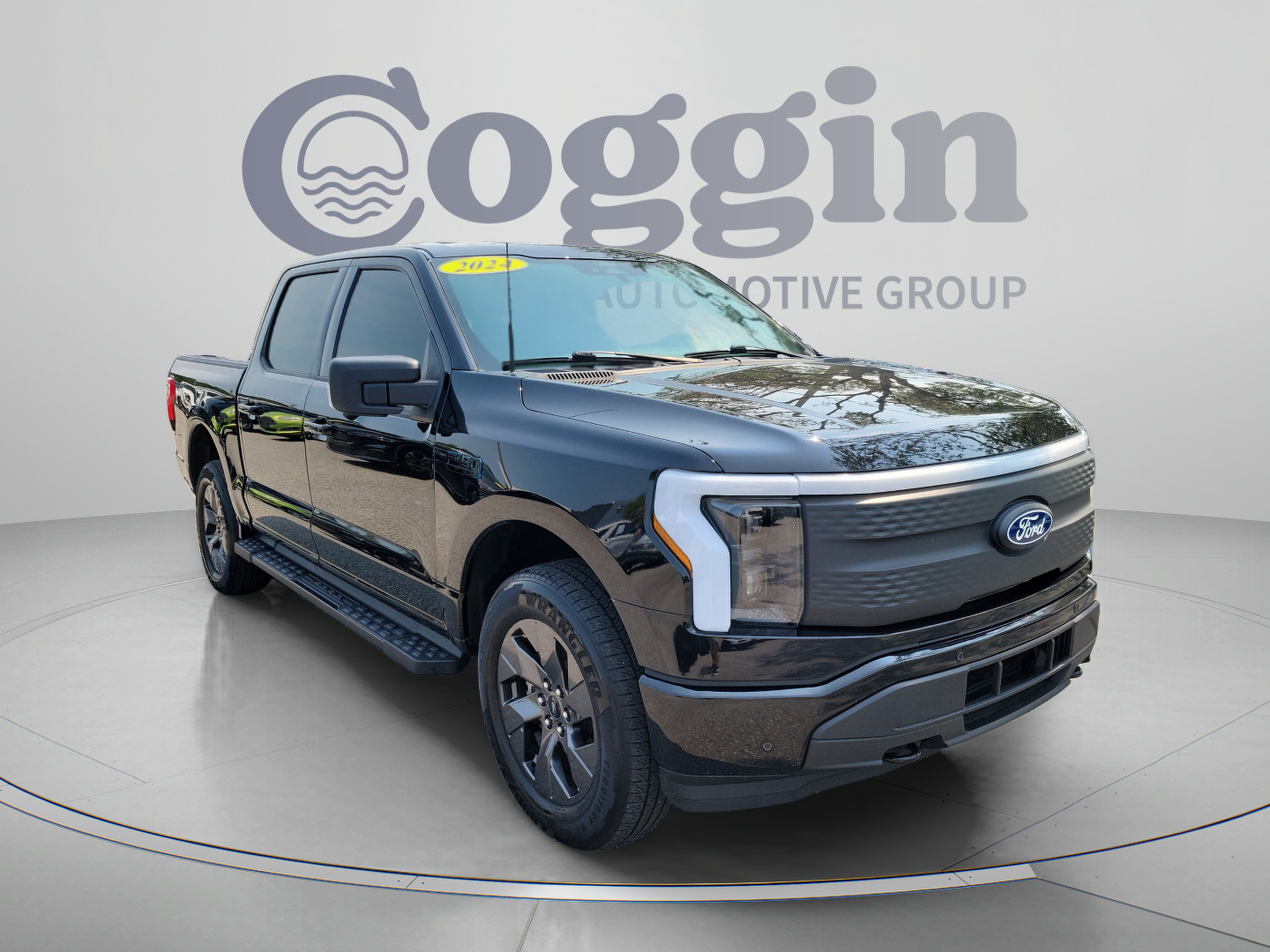 Used 2024 Ford F150 Lightning Flash AWD/4WD image 4