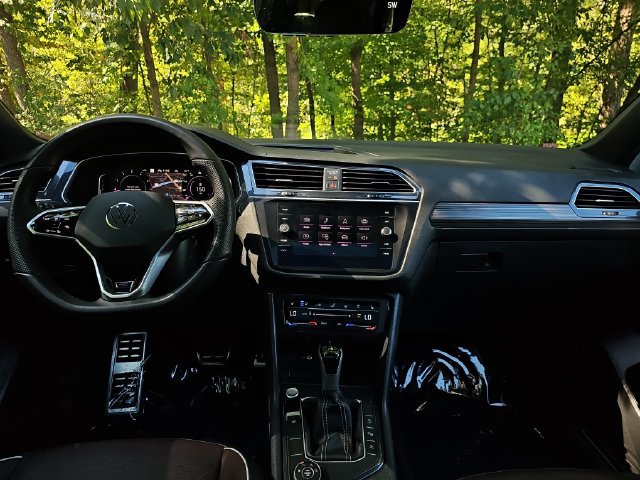 Used 2024 Volkswagen Tiguan SEL R-Line AWD/4WD image 19