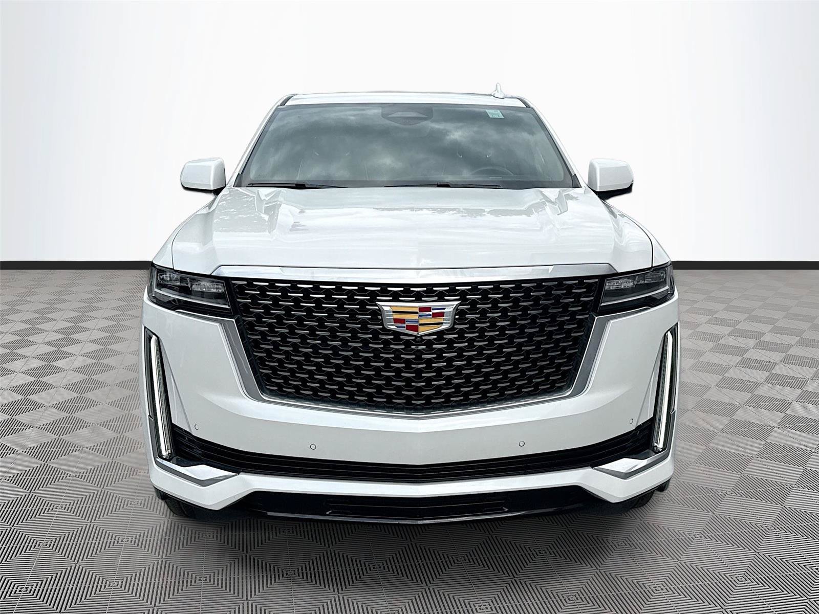 Used 2023 Cadillac Escalade Premium Luxury AWD/4WD image 2