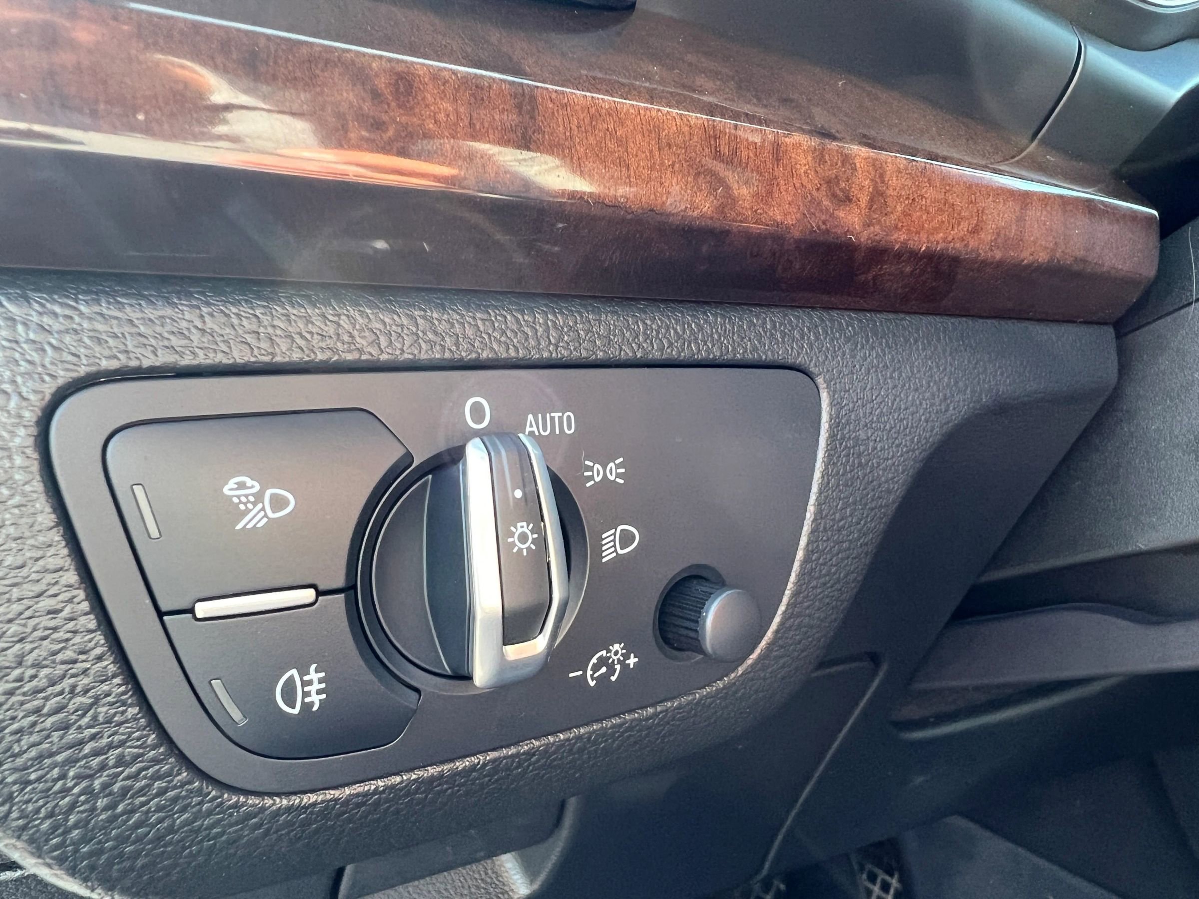 Used 2020 Audi Q5 2.0T Premium w/ Convenience Package image 32