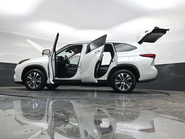 Used 2023 Toyota Highlander XLE image 39