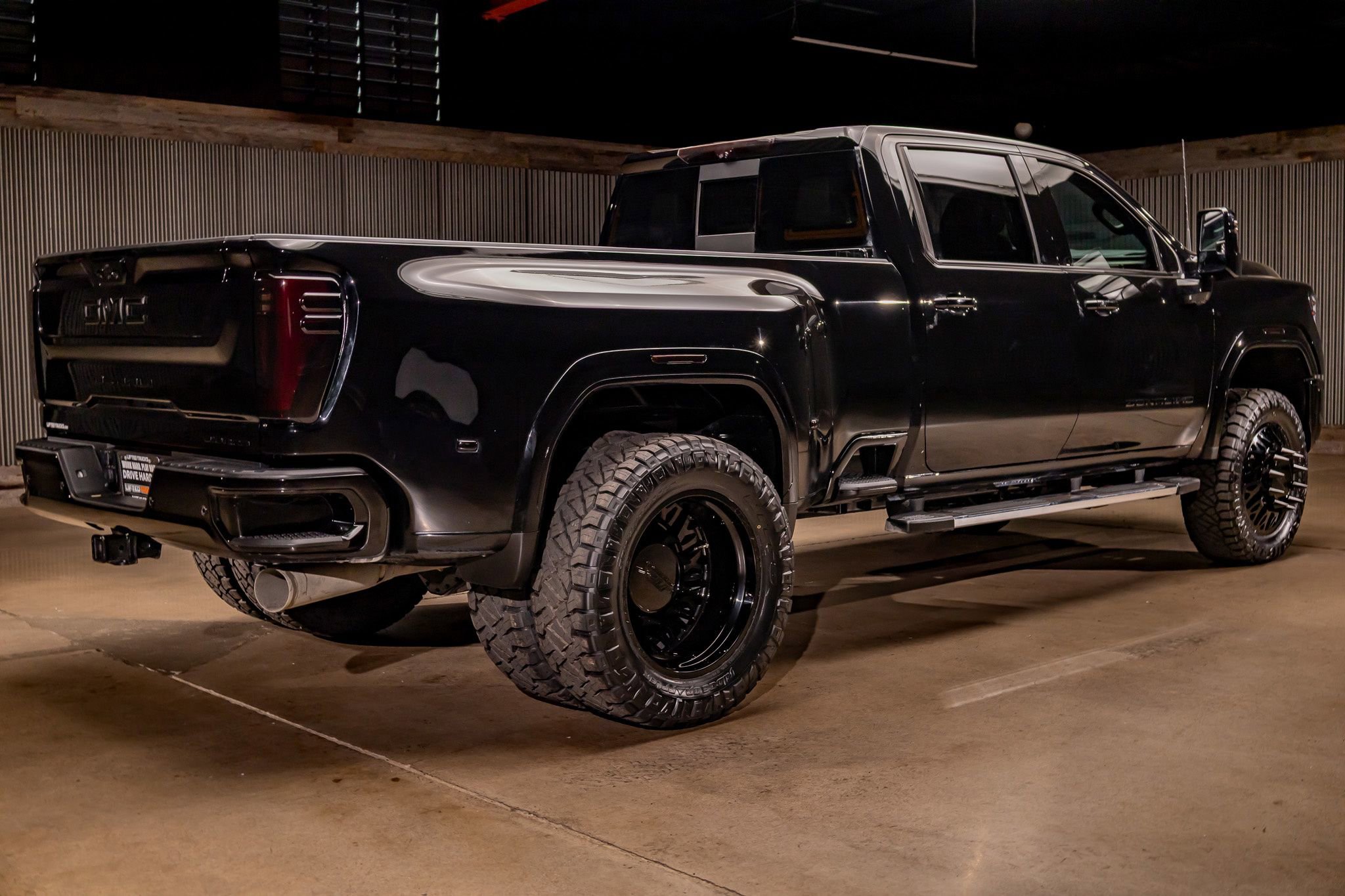 Used 2025 GMC Sierra 3500 Denali w/ Denali Reserve Package image 9