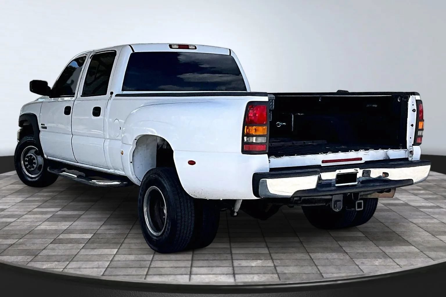 Used 2002 Chevrolet Silverado 3500 LT RWD image 4