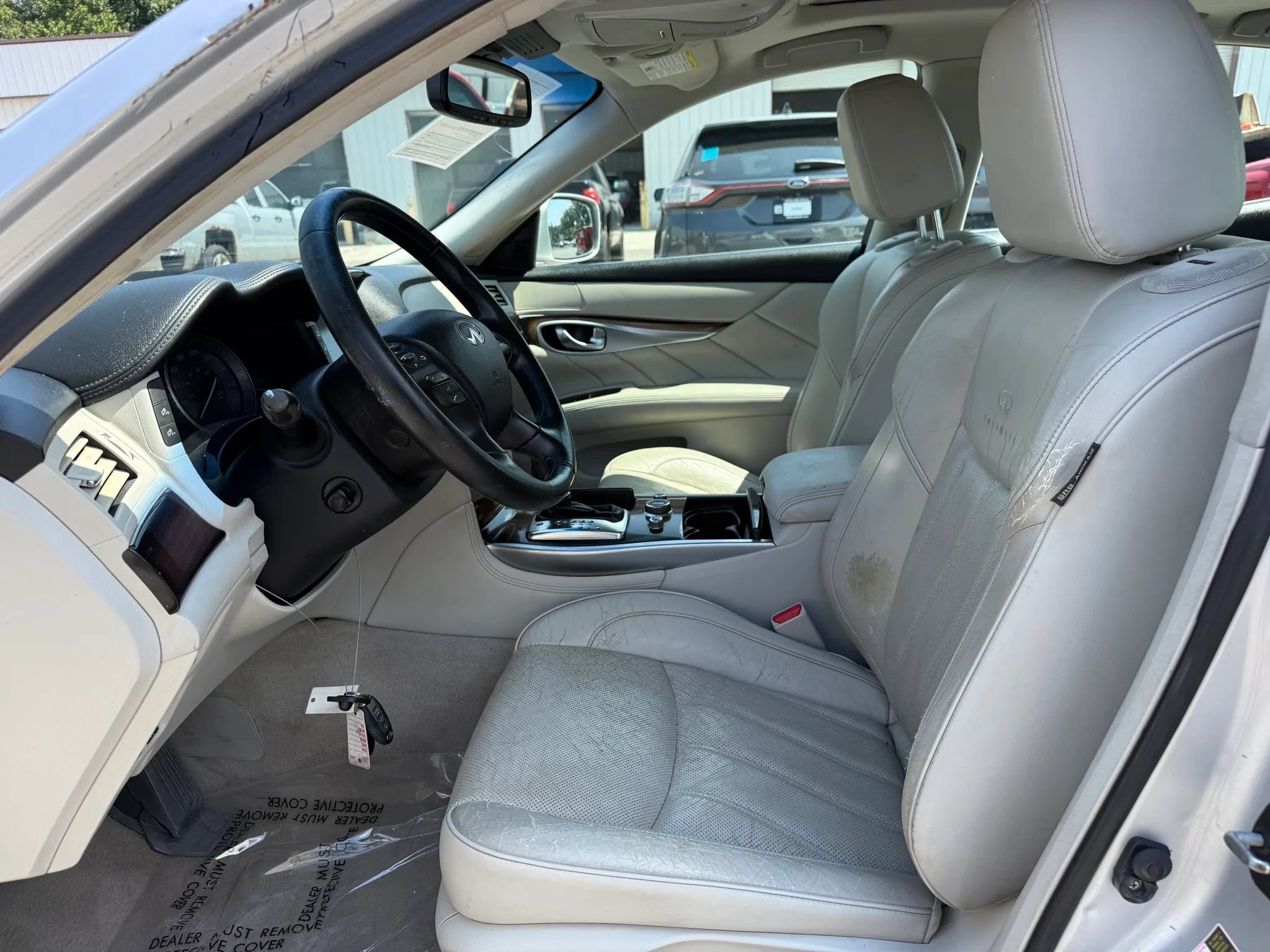 Used 2011 INFINITI M37 w/ Deluxe Touring Pkg RWD image 2